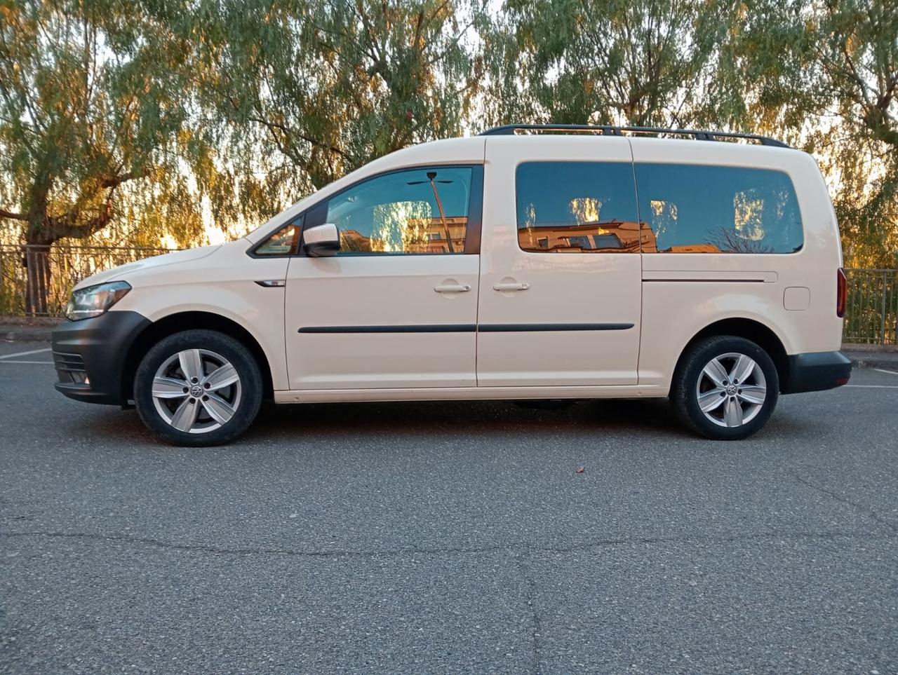 Volkswagen Caddy Pianale ribassato con rampa disabili in carrozzina