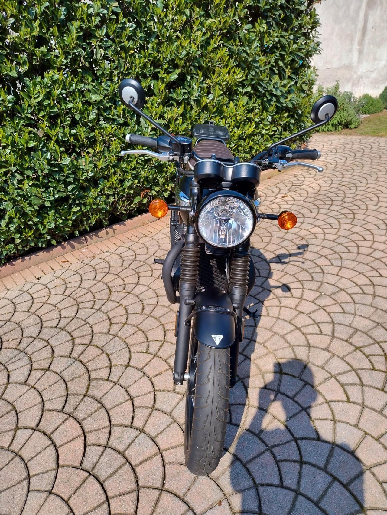 Triumph Bonneville T100 Black Nero opaco