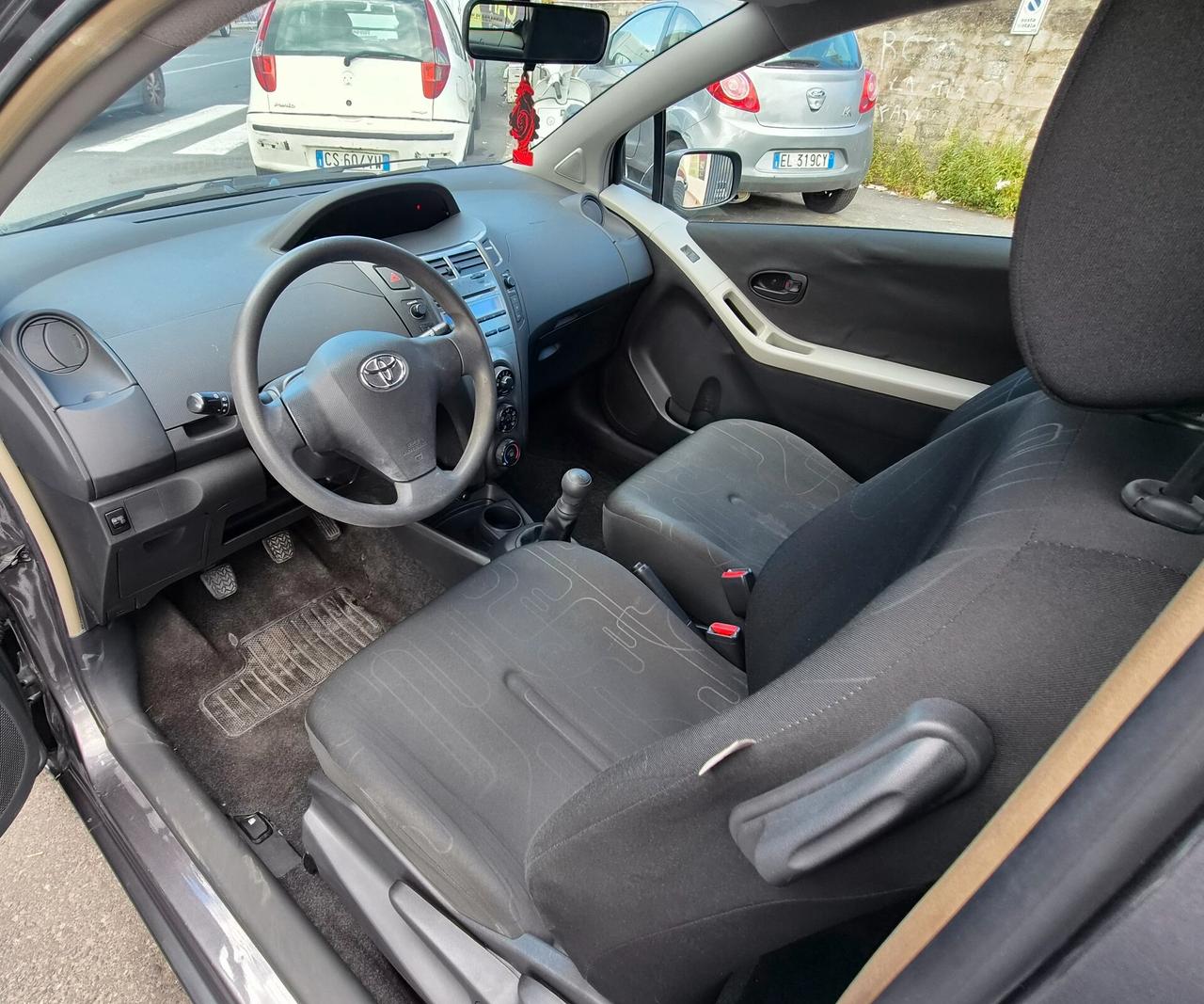 Toyota Yaris 1.0 3 porte Sol