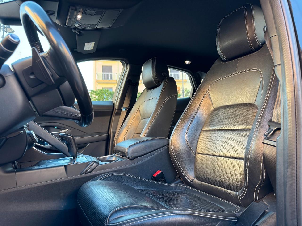 Jaguar E-Pace 2.0D 150 CV AWD R-Dynamic S Autocarro