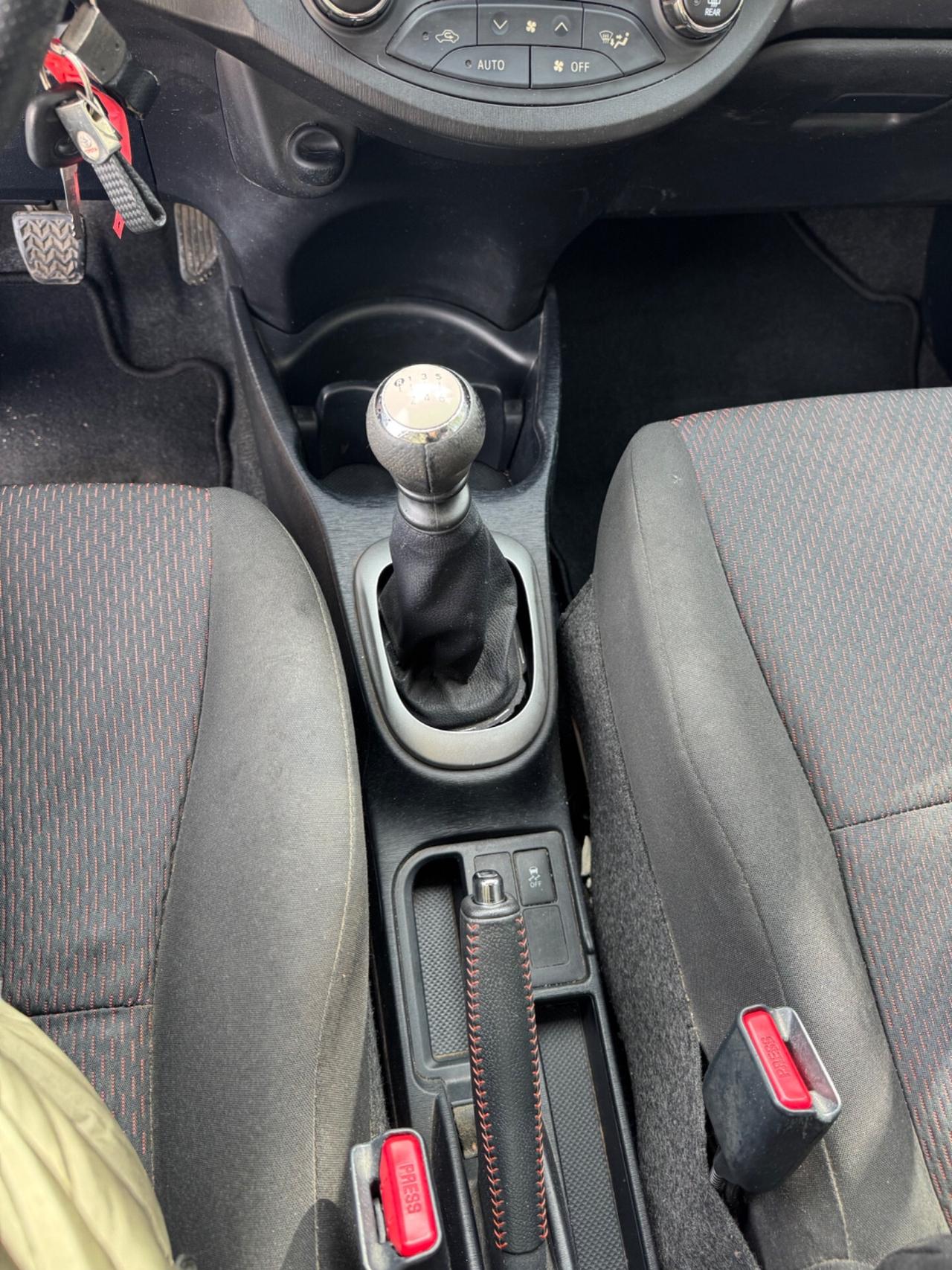 Toyota Yaris 1.3 5 porte Lounge