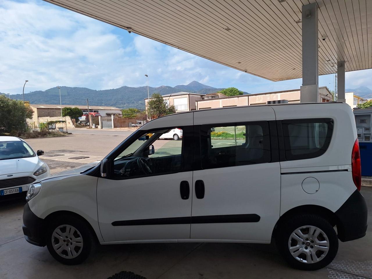 FIAT DOBLO' COMBI 5POSTI