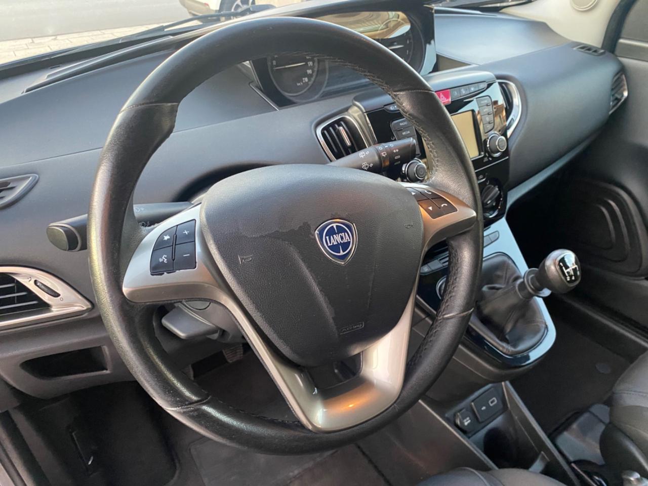 Lancia Ypsilon 1.2 69 CV 5 porte Gold