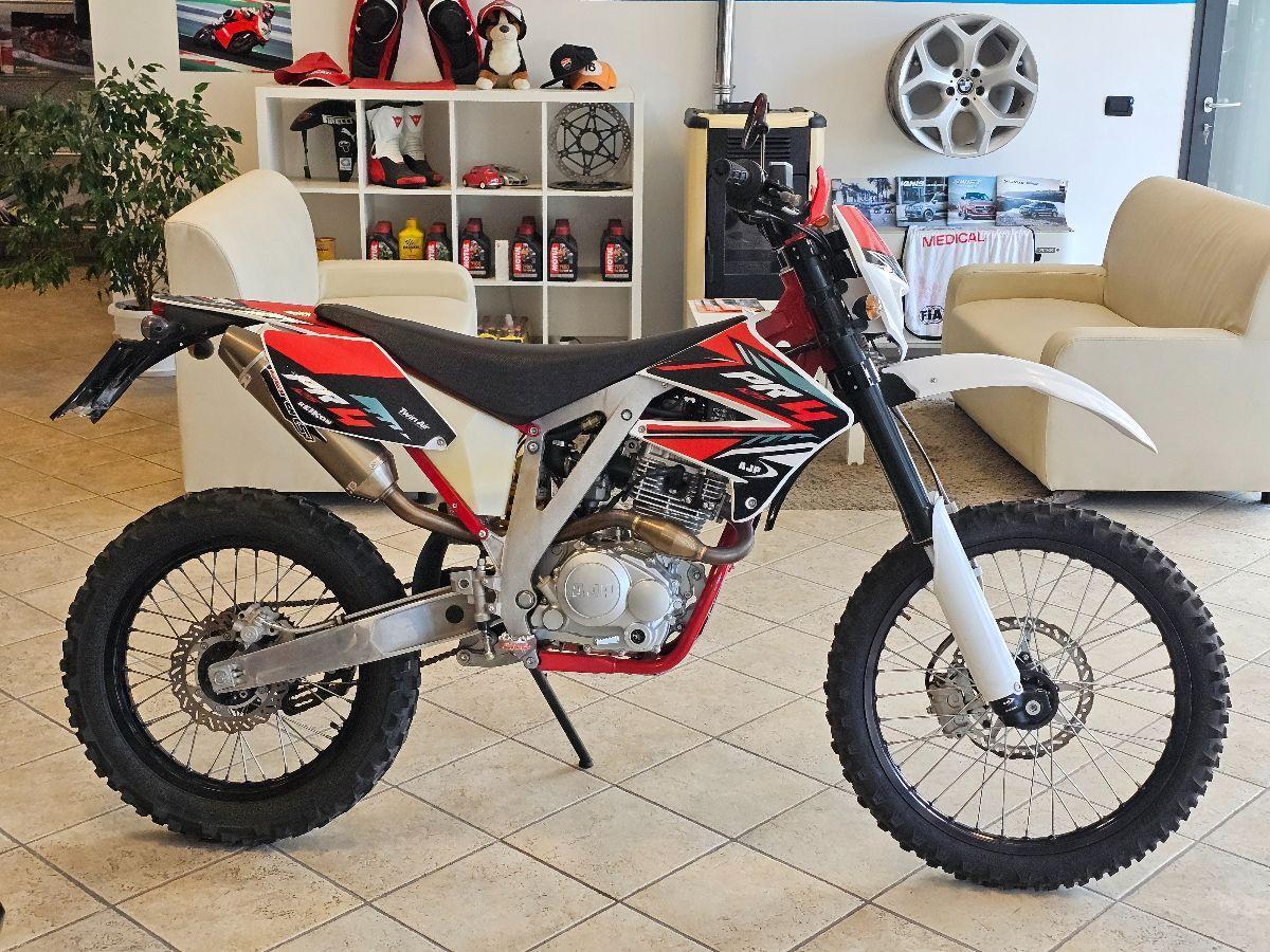 AJP PR4 125 Supremoto Pro 2.500km 2018 GUIDA A1