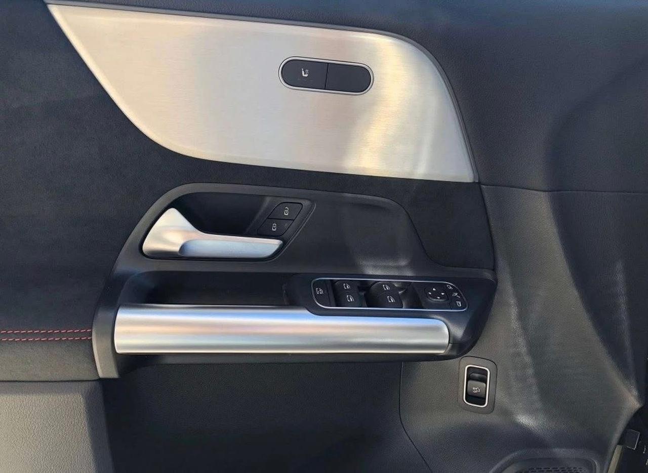 Mercedes-benz GLA 180 GLA 180 D AMG AUTOMATICO AUTO A NOLEGGIO