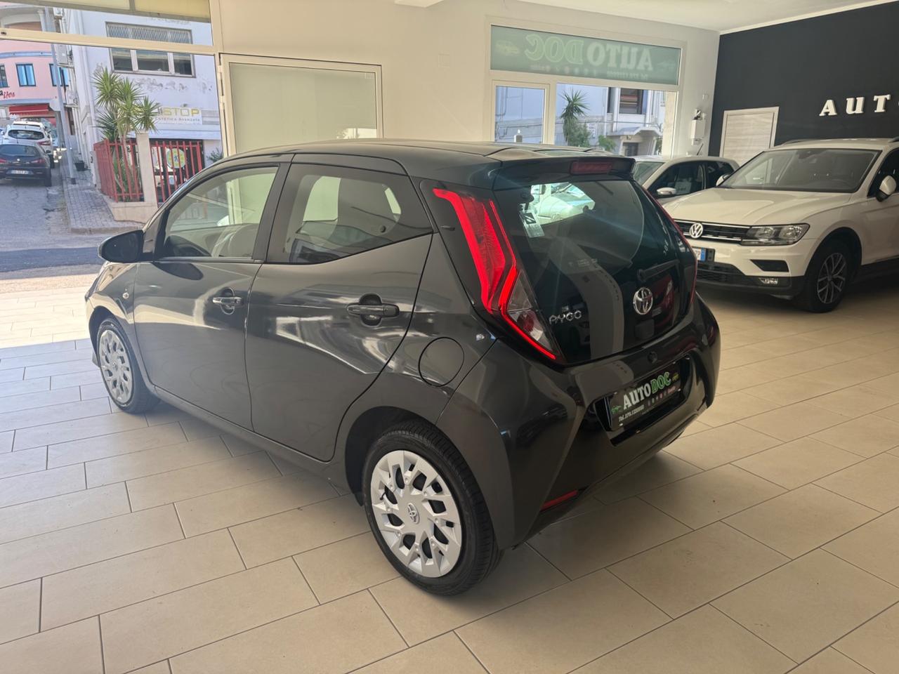 Toyota Aygo 1.0 VVT-i 69 CV 5 porte x-business MMT
