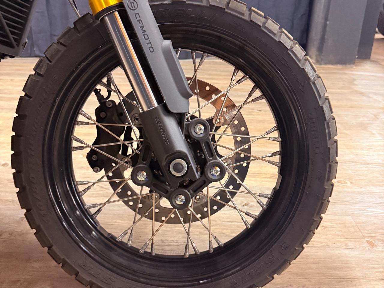 MERAVIGLIOSA CF-MOTO CON SOLI 2332 KM UNICO PROPRIETARIO