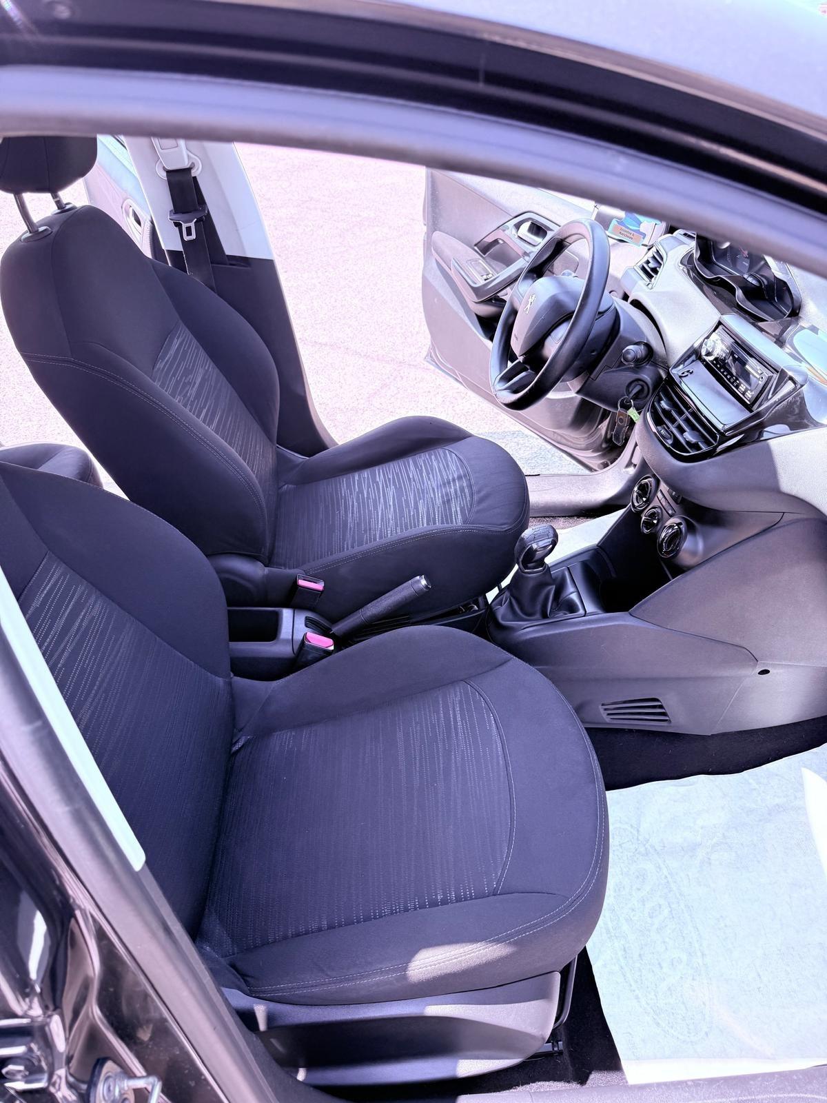 Peugeot 208 1.4 HDi 68 CV 5 porte Ok neopatentati
