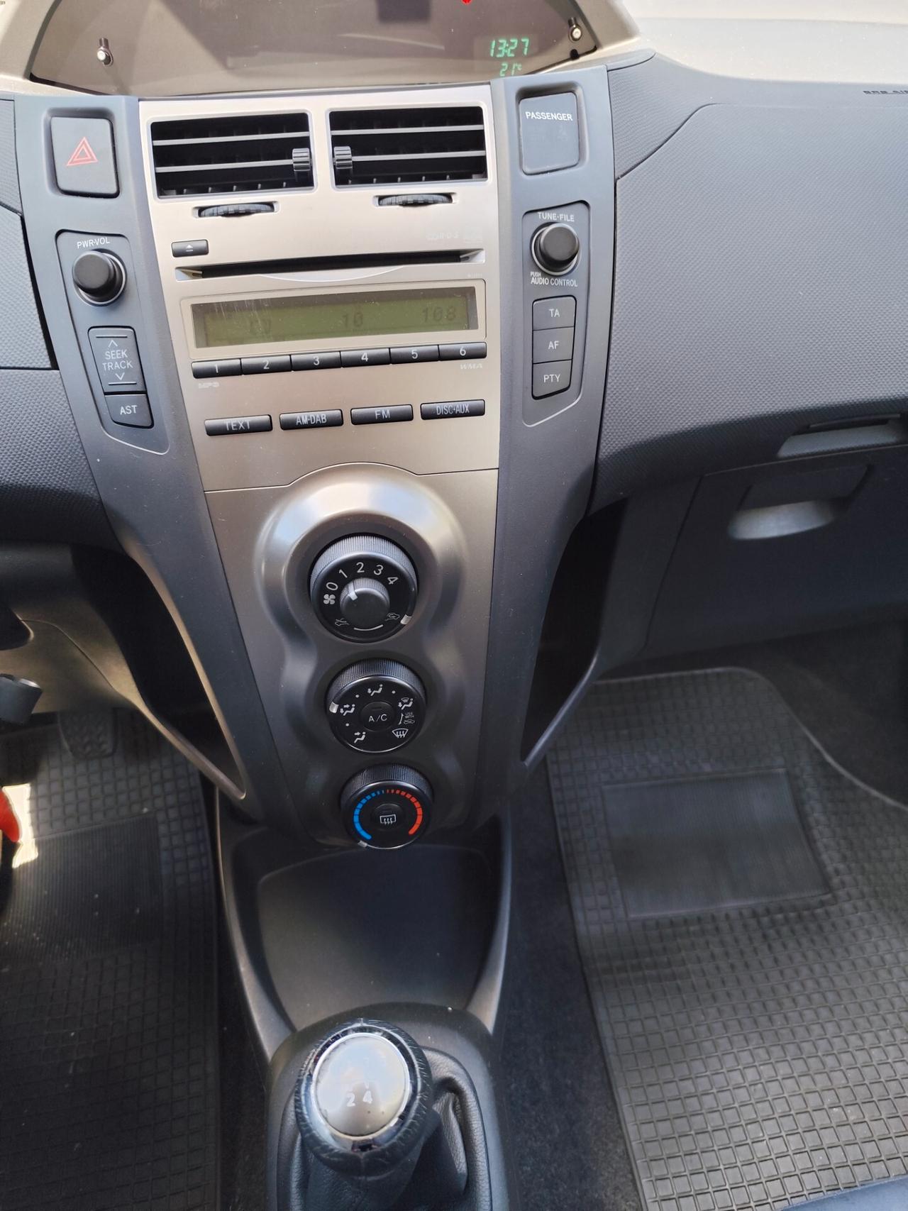 Toyota Yaris 1.3 5 porte Sol