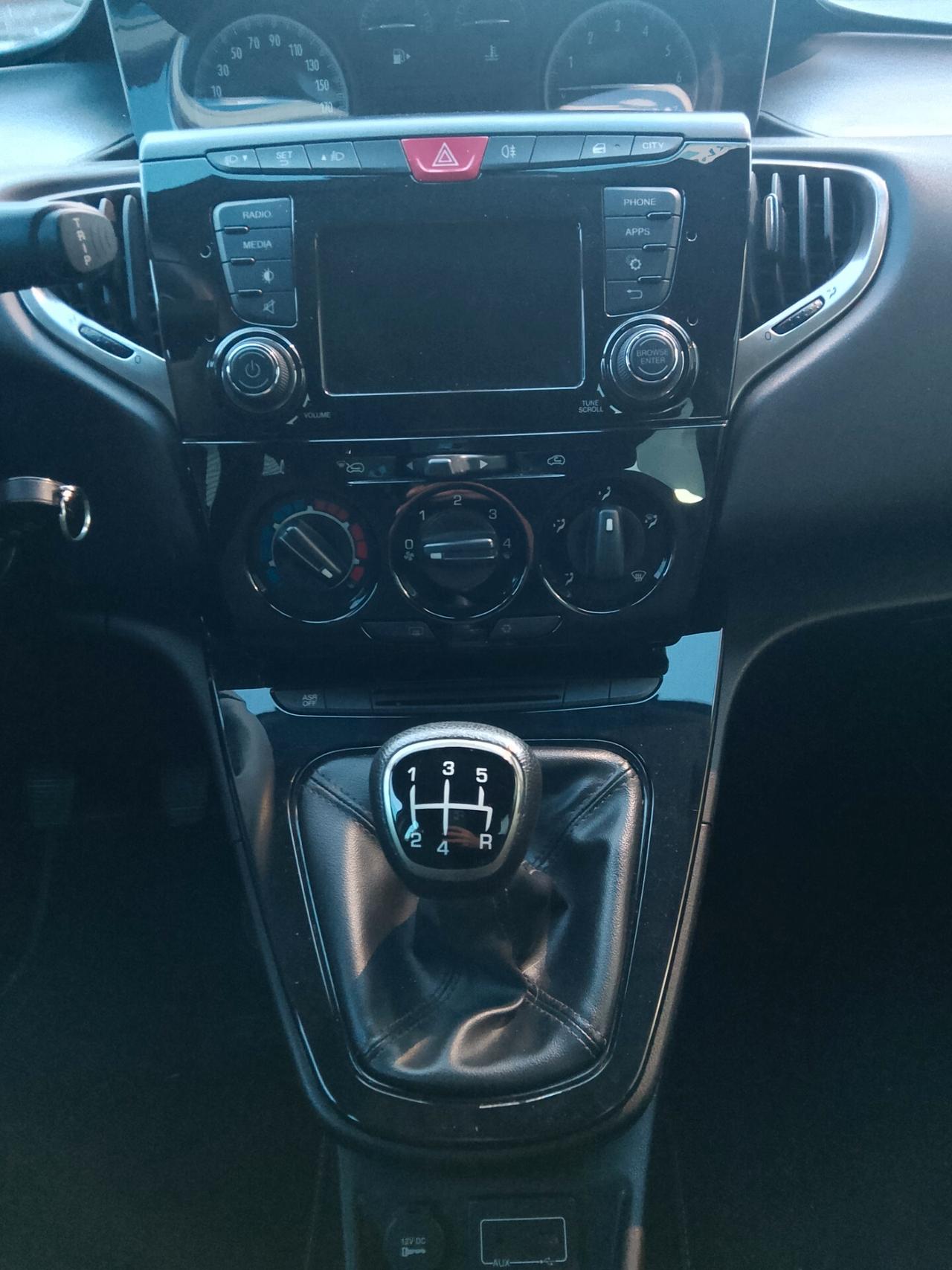 Lancia Ypsilon 1.2 69 CV 5 porte Gold