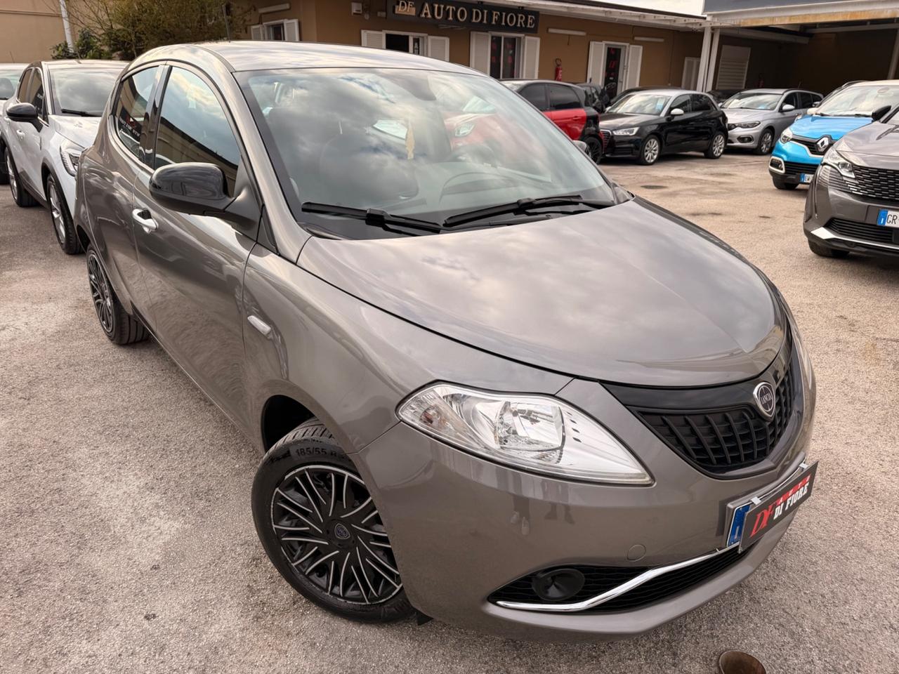 Lancia Ypsilon 1.0 Hybrid Gold CAR PLAY