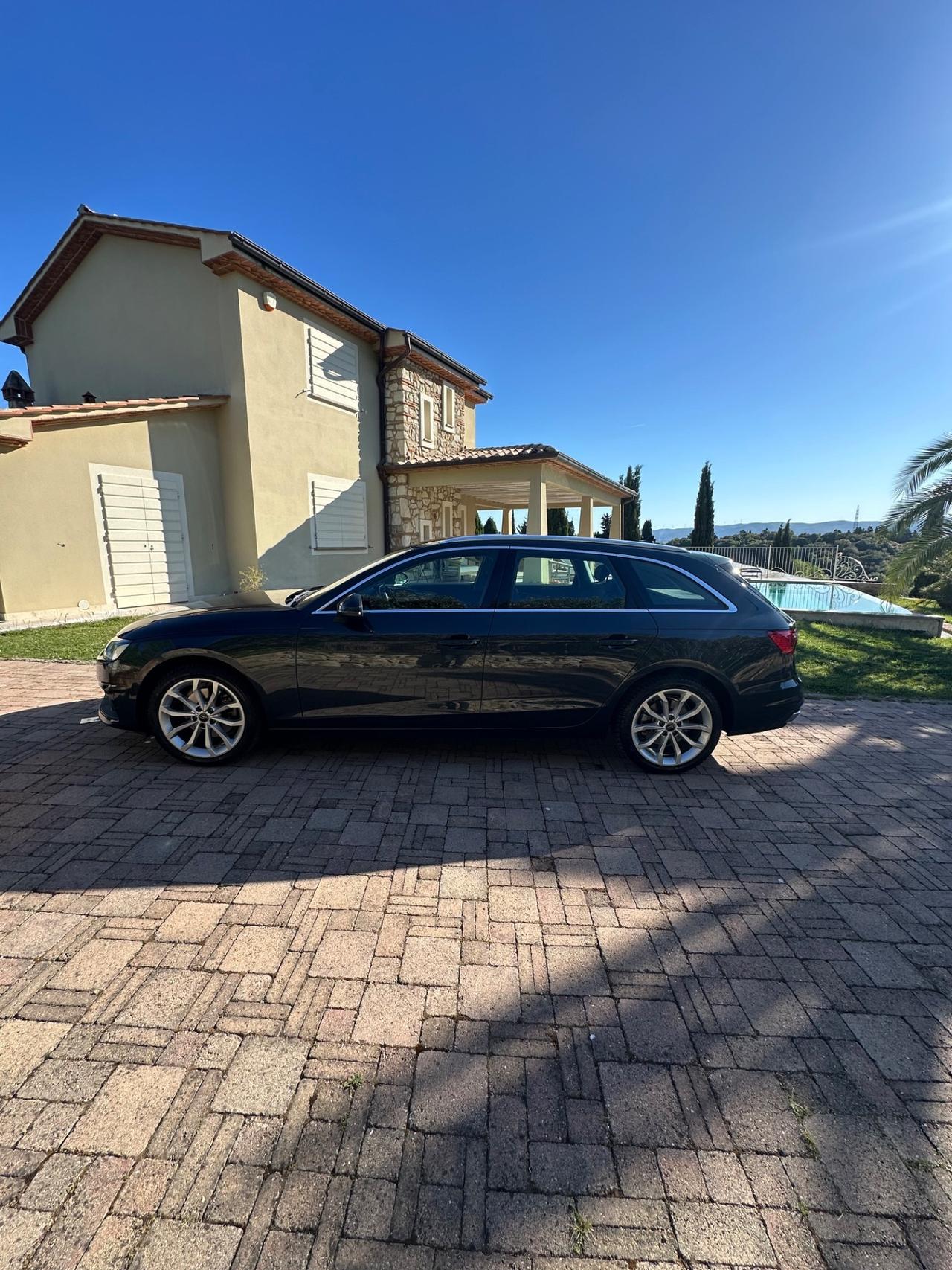 Audi A4 Avant 30 TDI/136 CV S tronic Business Advanced