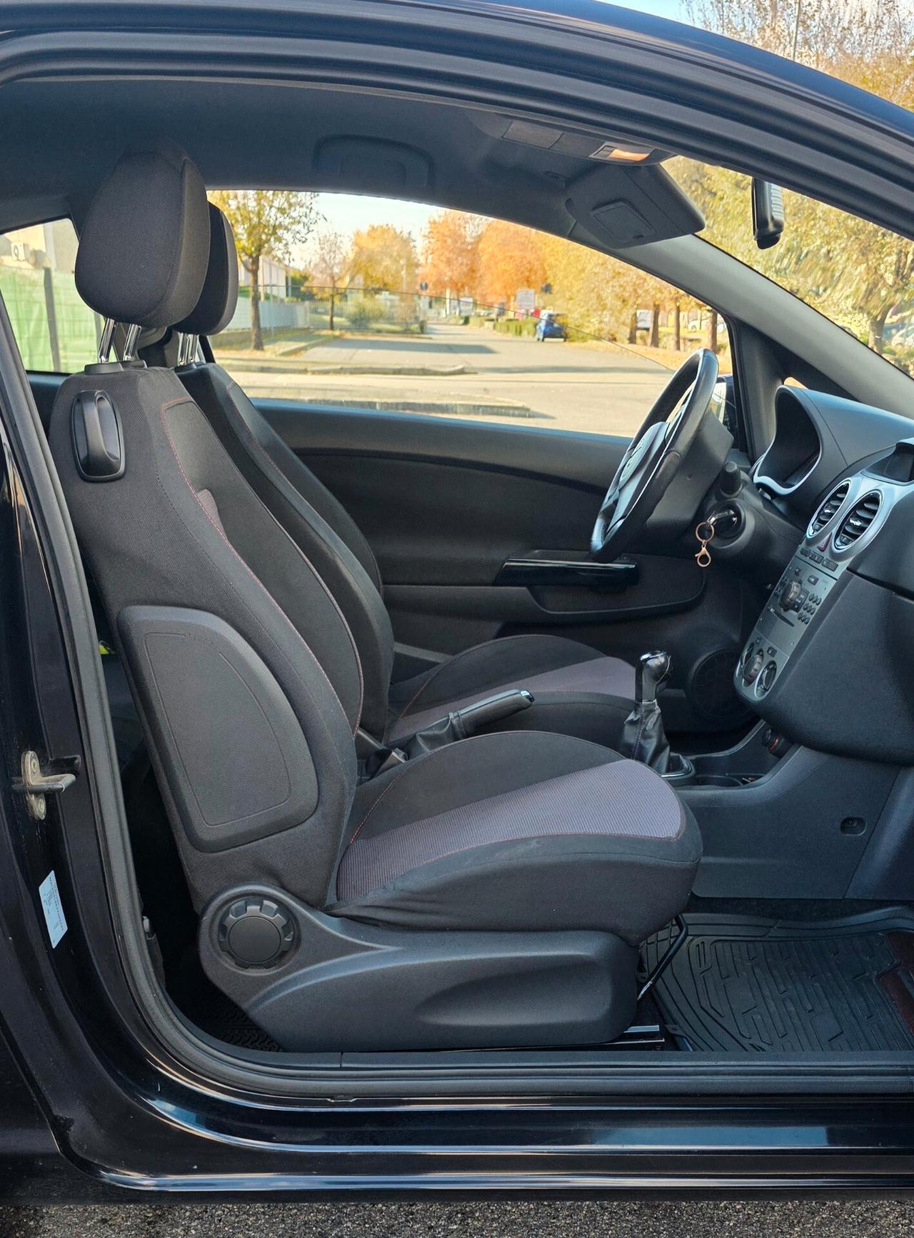 Opel Corsa soprt 1.4 benzină Gpl neopatentati