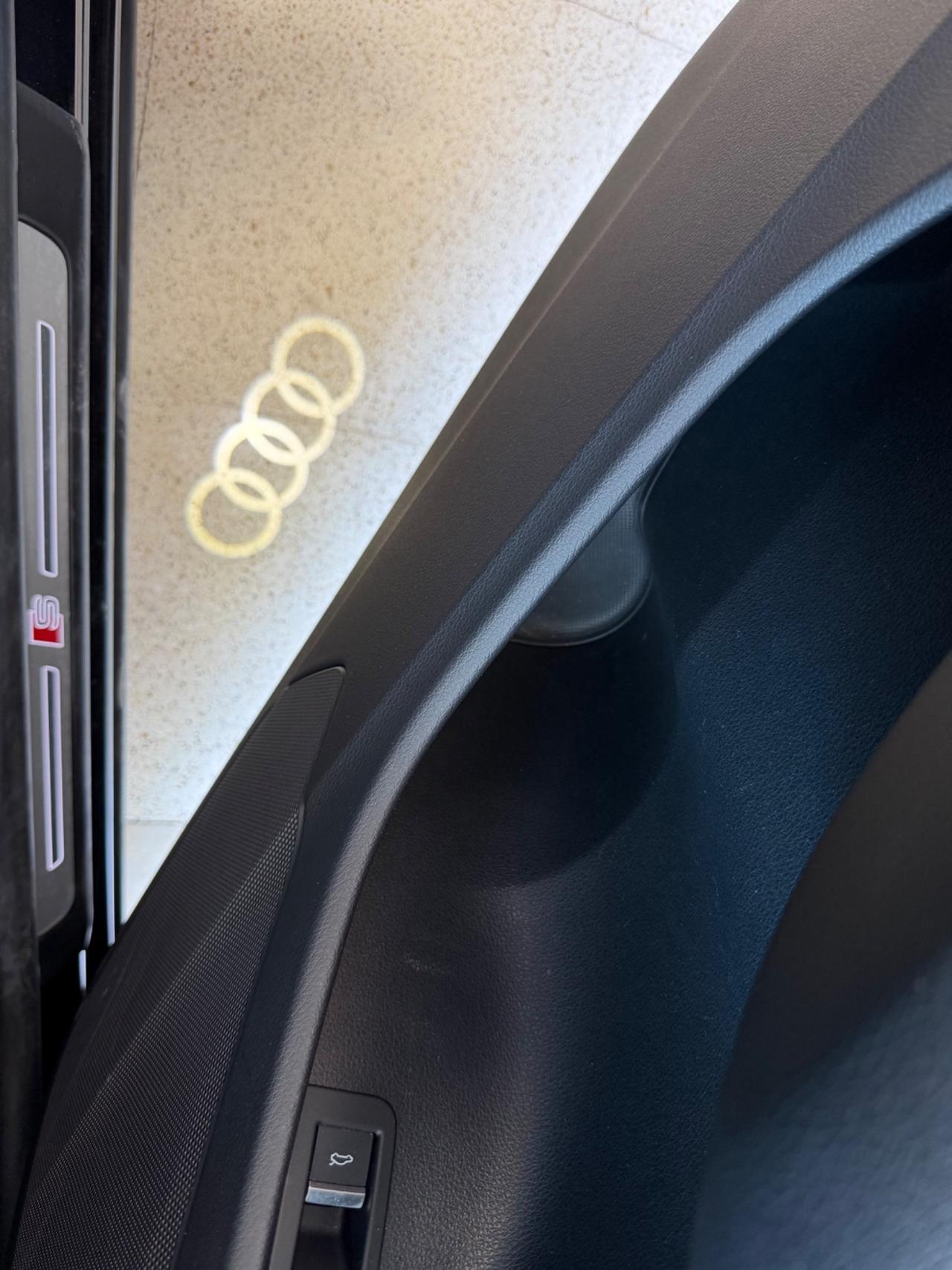 Audi Q8 50 TDI 286 CV quattro S-line identity BLACK