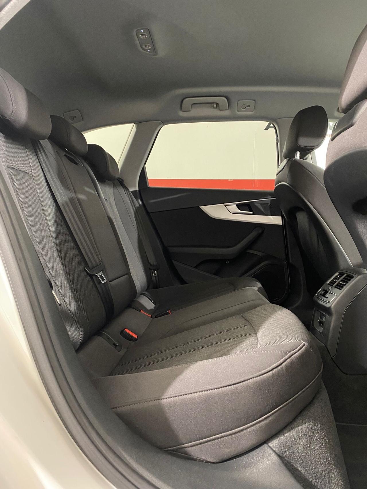 Audi A4 Avant 30 TDI/136 CV S tronic * SOLO 45000KM*