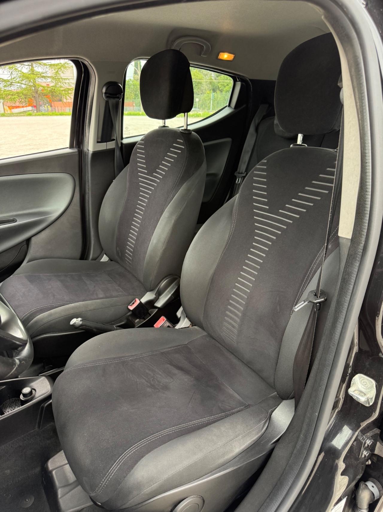 Lancia Ypsilon 1.2 benzina 5porte NEOPATENTATI