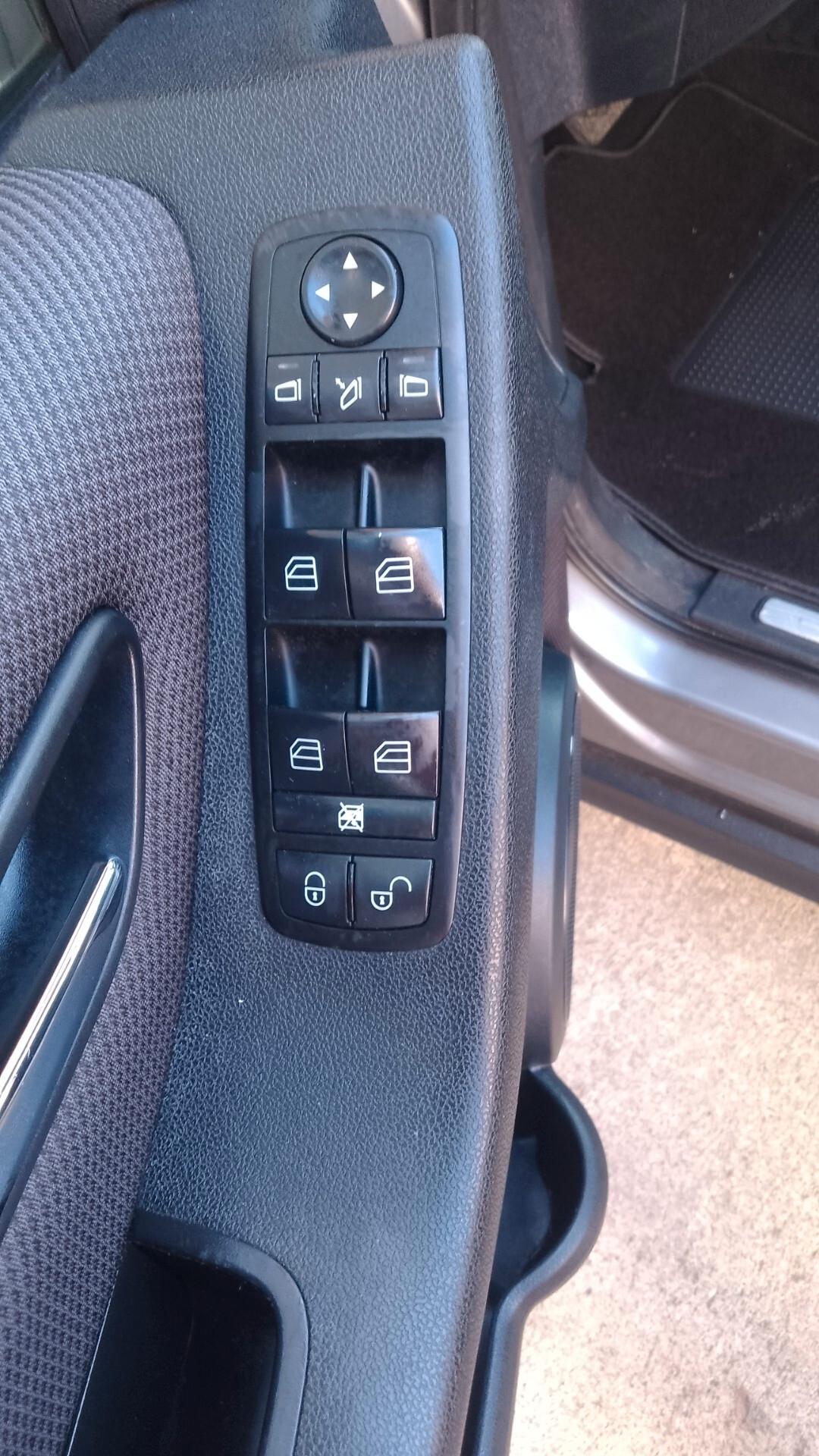 Mercedes-benz A 160 CDI automatico neop 2012