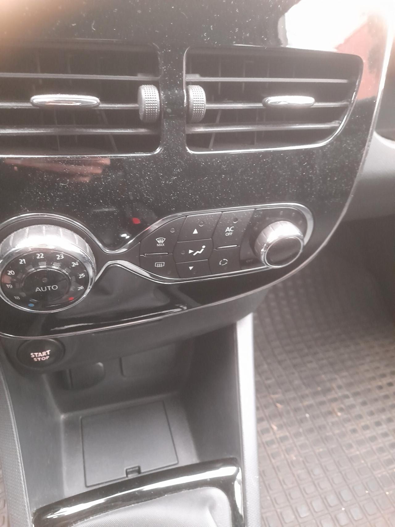 Renault Clio 1.5 dCi 8V 75CV