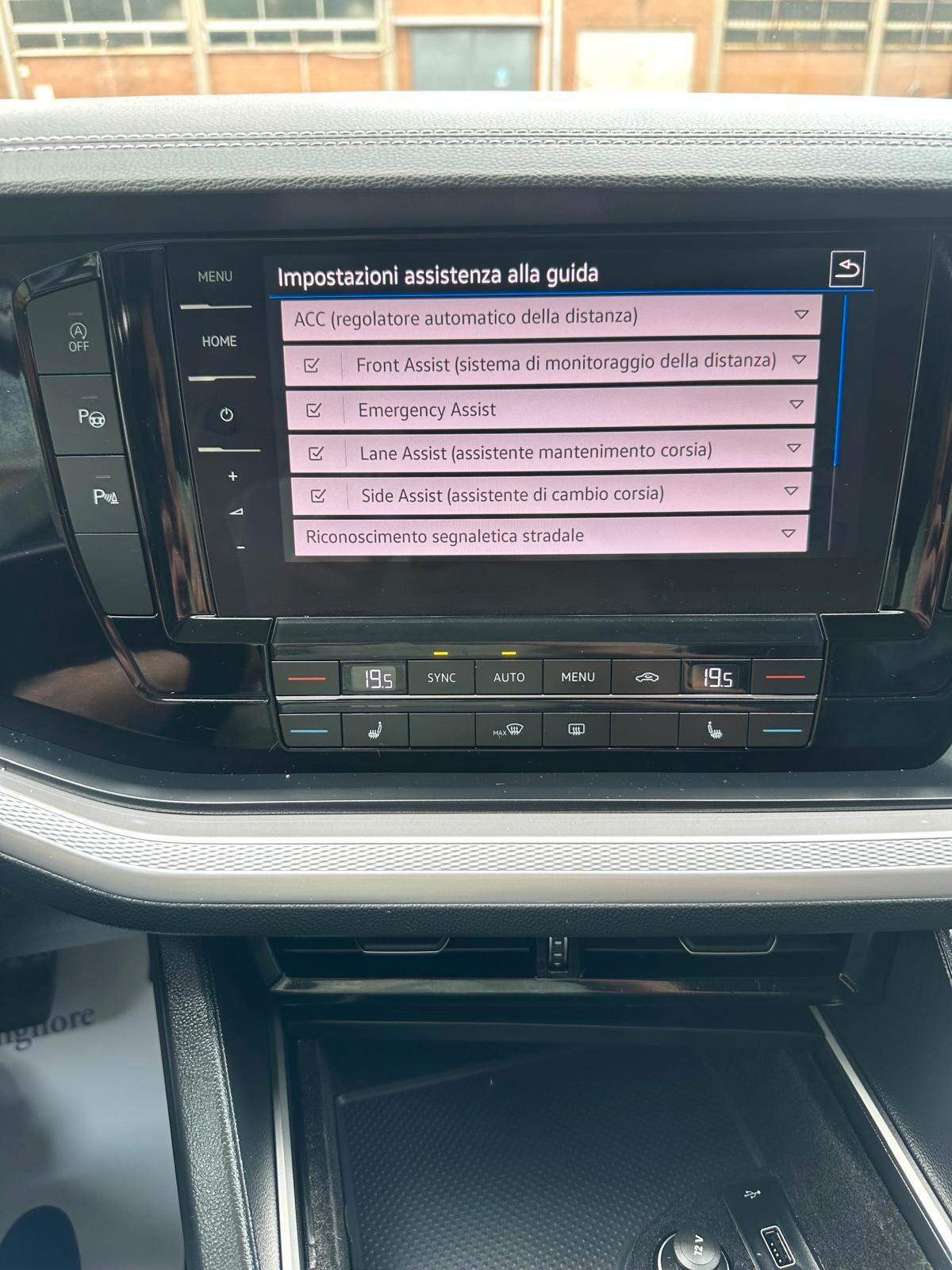 Volkswagen Touareg 3.0 V6 TDI SCR Black Style Tetto Panoramico Pelle Totate Sospensioni Regolabili