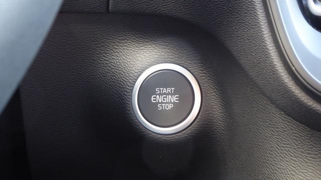 VOLVO XC40 T2 Geartronic Momentum N1 Autocarro