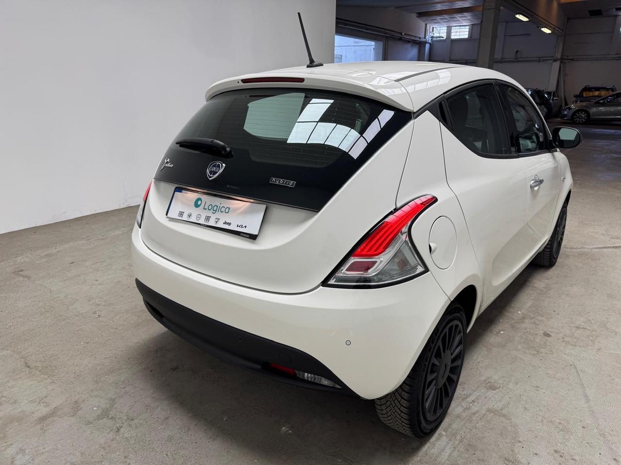 LANCIA Ypsilon III 2021 - Ypsilon 1.0 firefly hybrid Silver s&s 70c