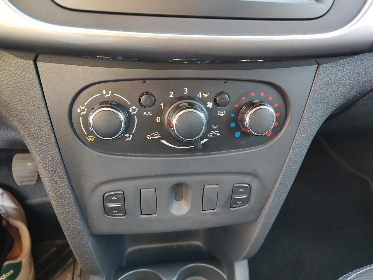 Dacia Sandero 0.9 TCe 12V T-GPL 90 Start&Stop SS Lauréate Family