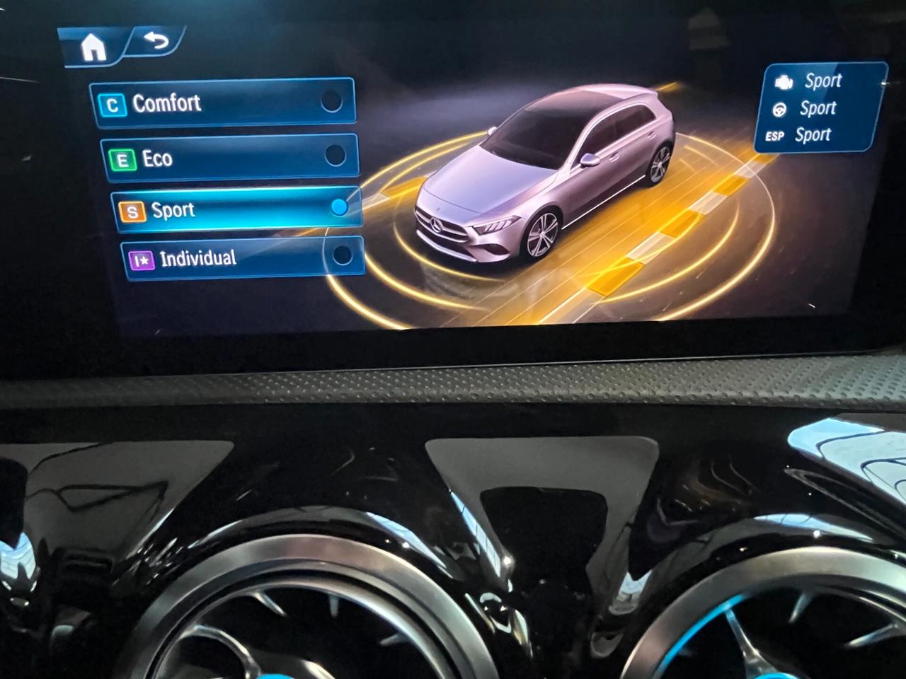 MERCEDES CLASSE A 180 D AMG LINE ADVANCED PLUS VIRTUAL CERCHI DA 18 AUTOMATIC NEOPATENTATI