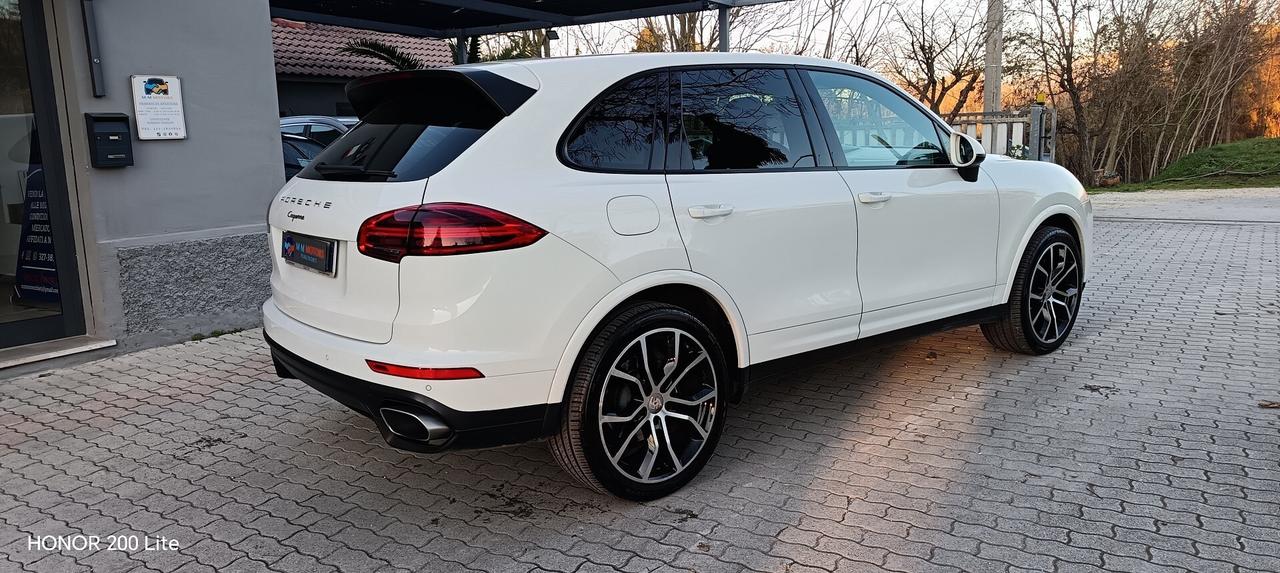 Porsche Cayenne 3.0 Platinum Edition gancio traino