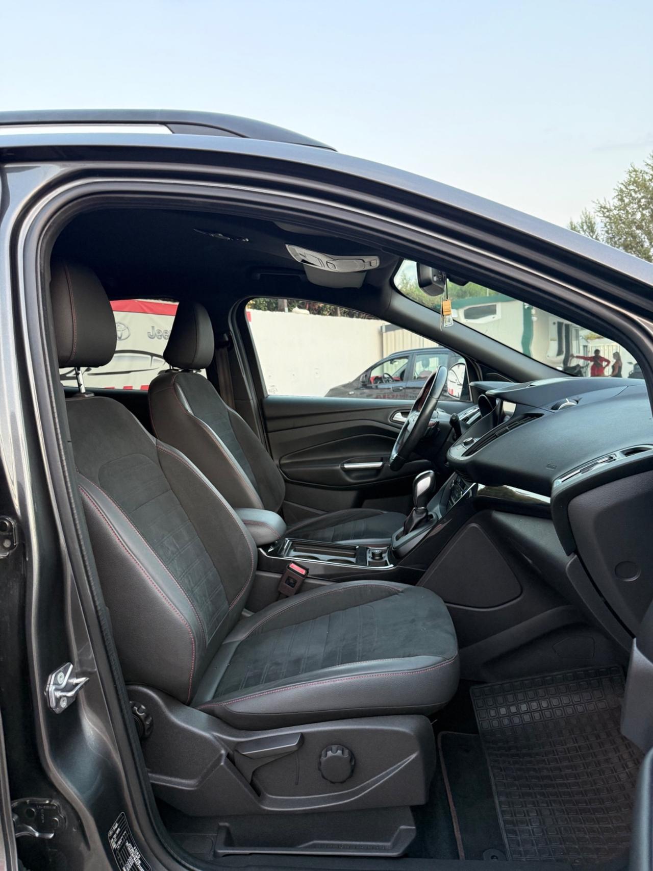 Ford Kuga 2.0 TDCI 150 CV S&S 4WD Powershift ST-Line