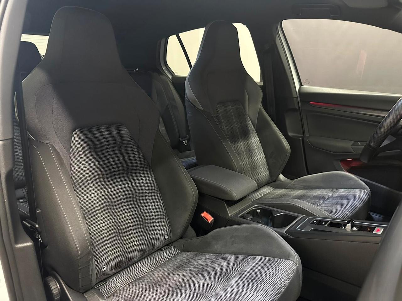 Volkswagen Golf 2.0 GTD DSG