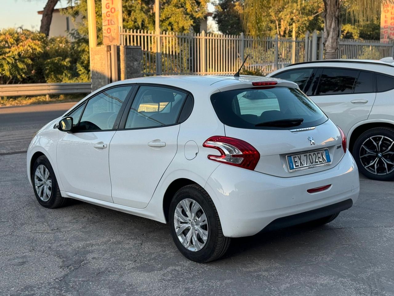 Peugeot 208 1.4 HDi 68 CV 5 porte Allure