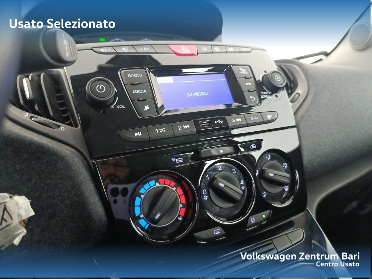 Lancia Ypsilon 1.0 firefly hybrid silver s&s 70cv