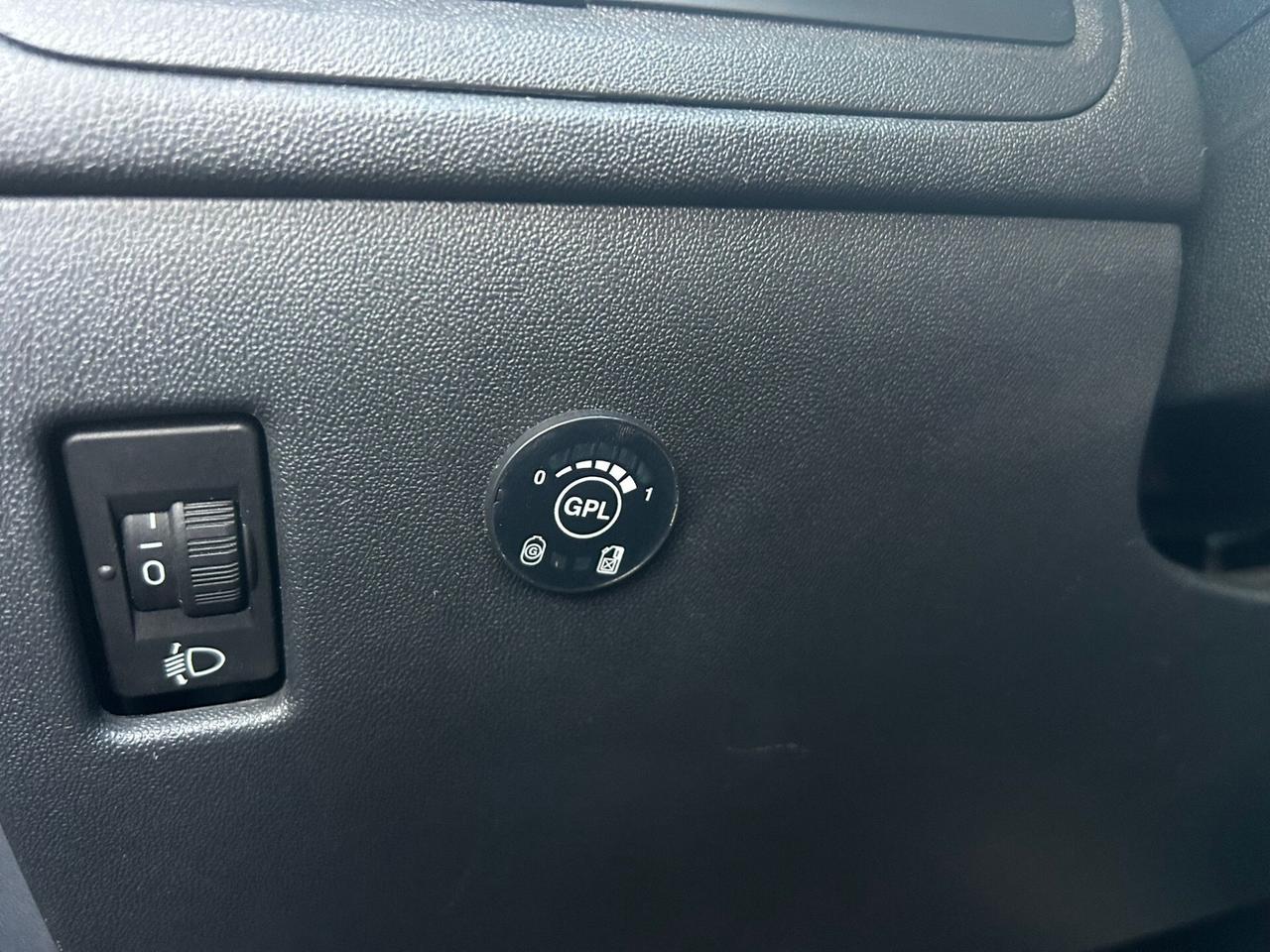 Peugeot 208 1.4 VTi 95 Cv GPL - 2014*Problemi al MOTORE