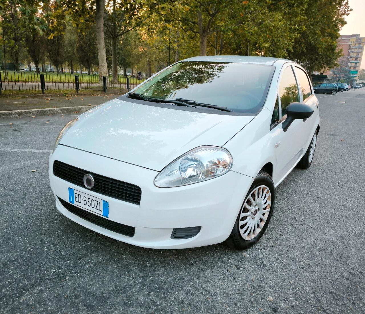 Fiat Grande Punto 1.3 MJT 75 CV 5 porte LEGGERE BENE