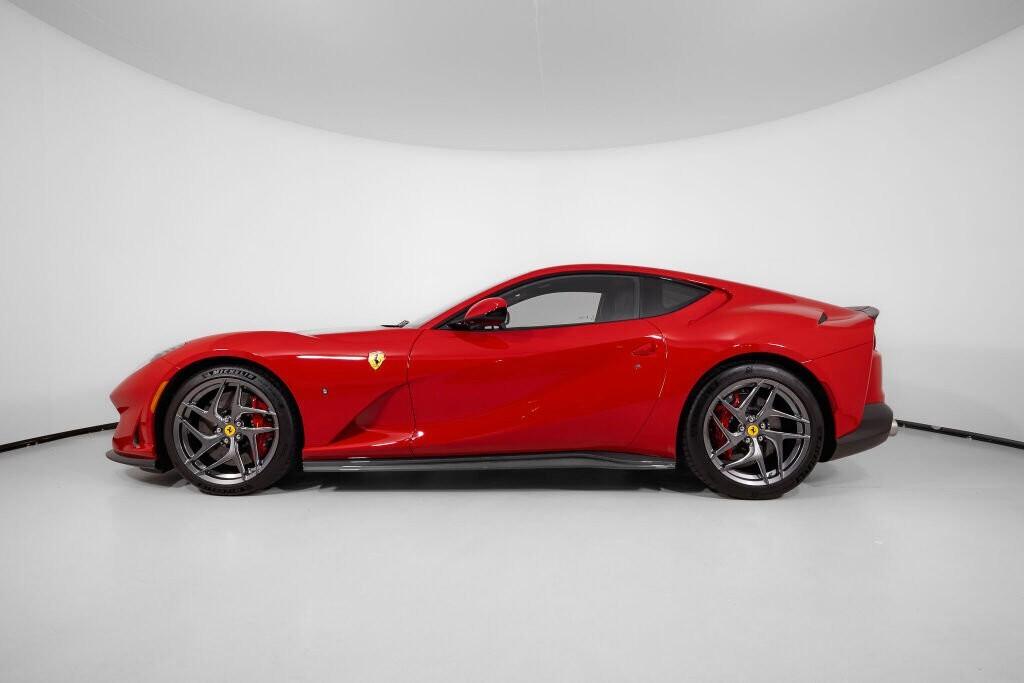 Ferrari 812 SUPERFAST - NOLEGGIO LUNGO TERMINE