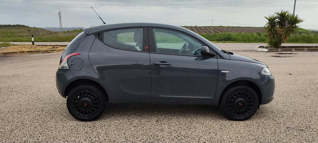 Lancia Ypsilon 0.9 TwinAir 85 CV 5 porte Metano Ecochic Gold