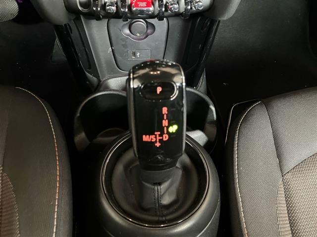 MINI Mini 5 Porte 1.5 Twin Power Turbo Cooper Essential