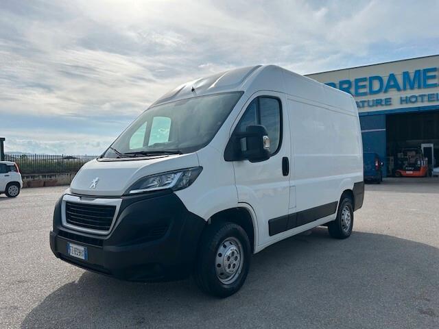 Peugeot Boxer 330 L1H2 2.2 BLUEHDI 120CV SeS