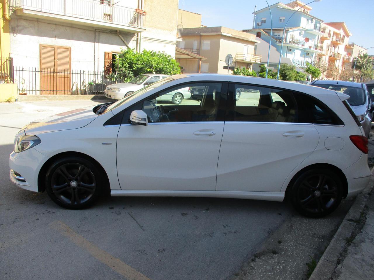 MERCEDES-BENZ B 180 CDI Premium