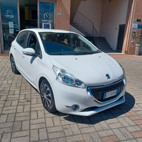 SEMBRA NUOVA PEUGEOT 208 1.4 GPL DI FABBRICA