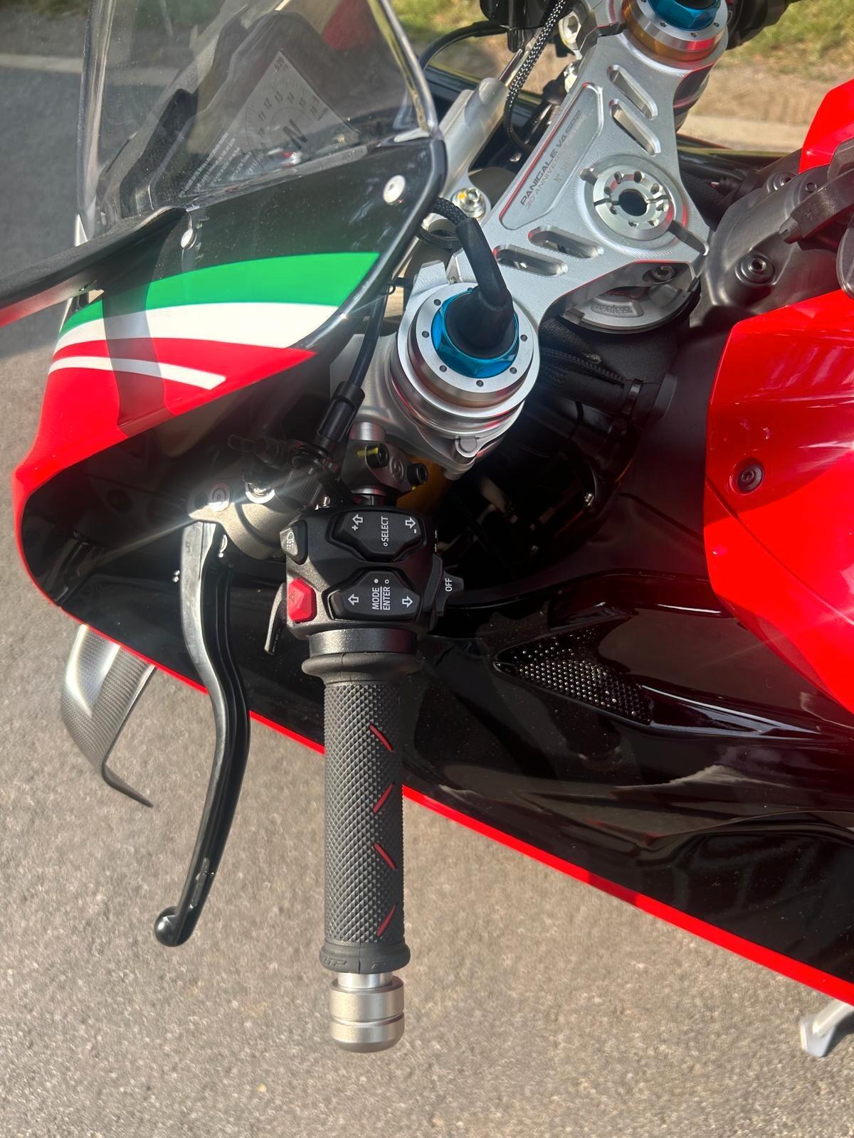 DUCATI PANIGALE V4 SP2 30°ANNIVERSARIO 916