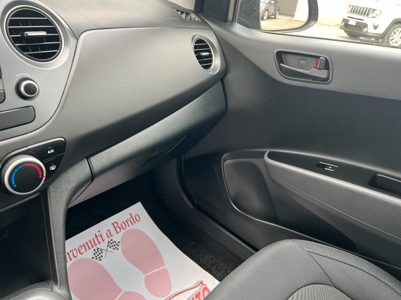 Hyundai i10 1.0 LPGI Econext Login GARANZIA