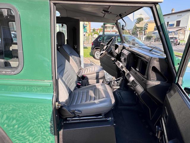 LAND ROVER Defender 90 2.5 Td5 Station Wagon E