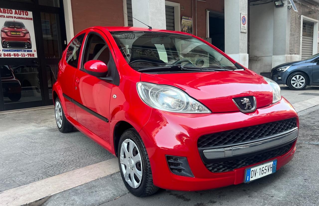 Peugeot 107 1.0 68CV 5p. Sweet Years automatica