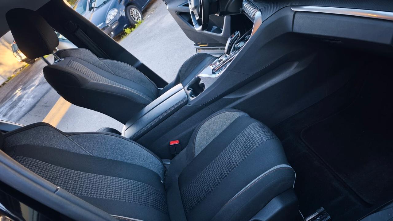 Peugeot 3008 BlueHDi 130 S&S EAT8 Active Pack