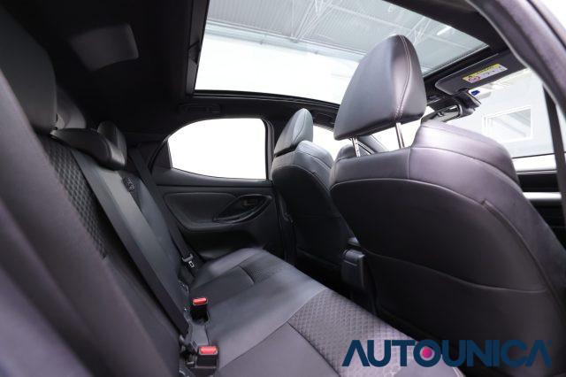 TOYOTA Yaris 1.5 HYBRID 5 PORTE LOUNGE FARI LED TETTO PANORAMA