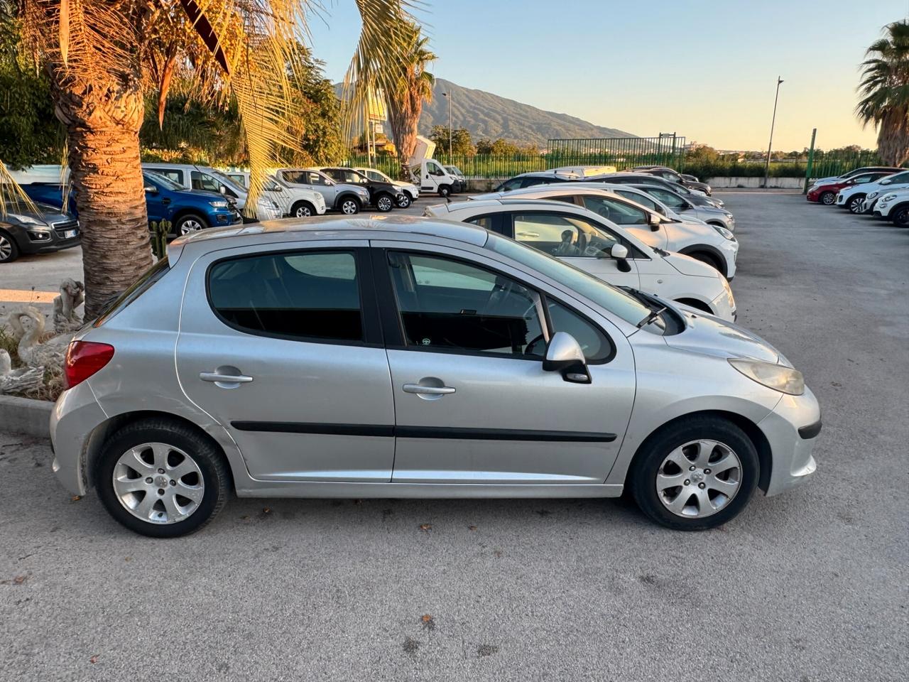 Peugeot 207 1.4 HDi 70CV 5p