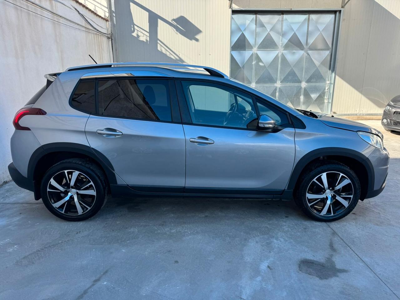 PEUGEOT 2008 1.5 BlueHDi 100CV 2019!!!