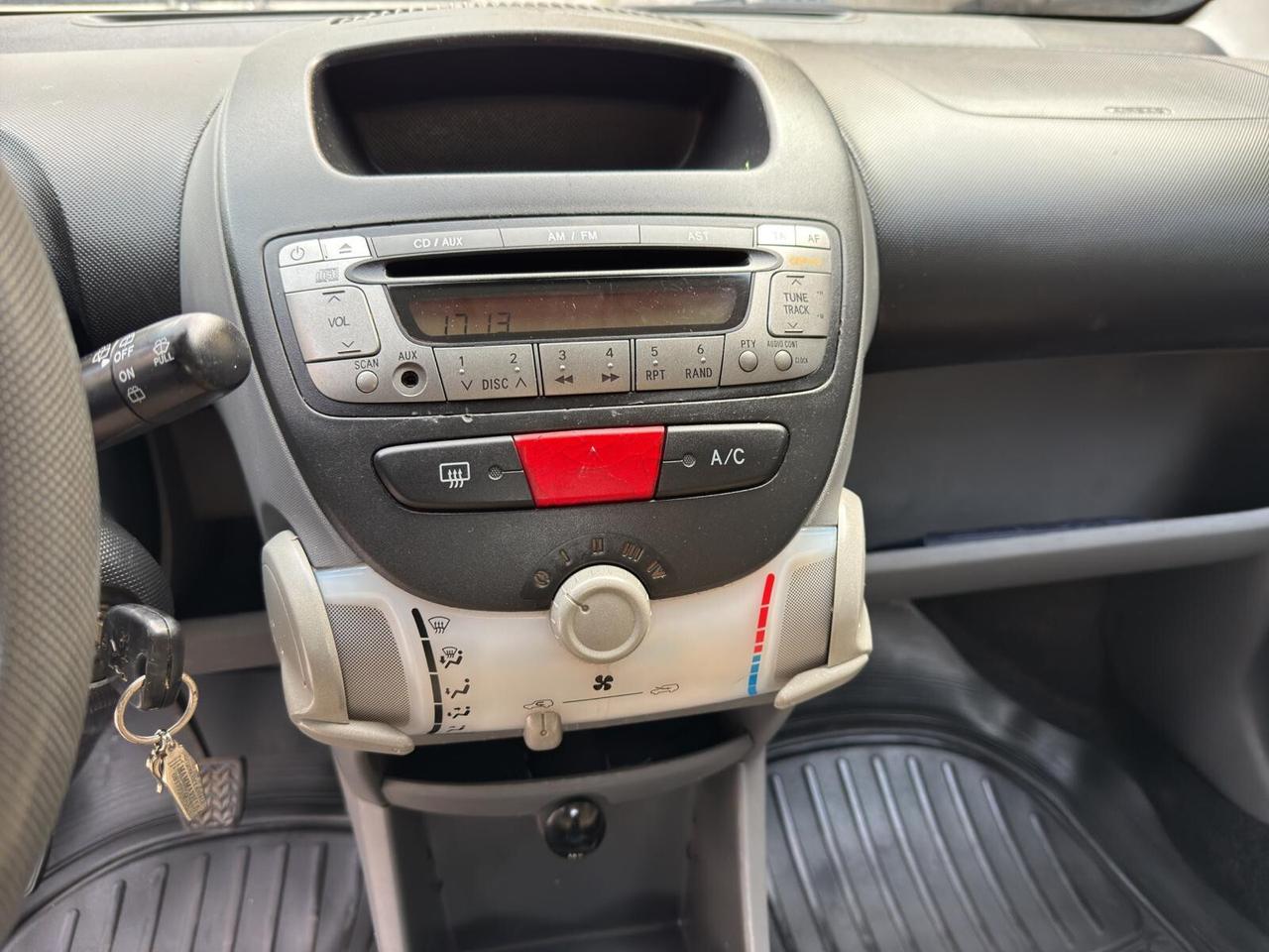 Peugeot 107 5p 1.0 68cv Sweet Years 2007