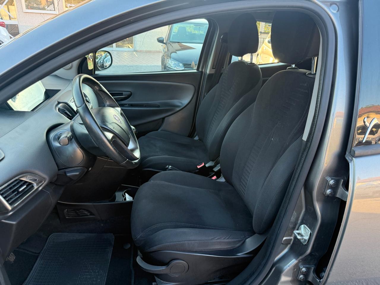 Lancia Ypsilon 1.2 69 CV 5 porte Gold
